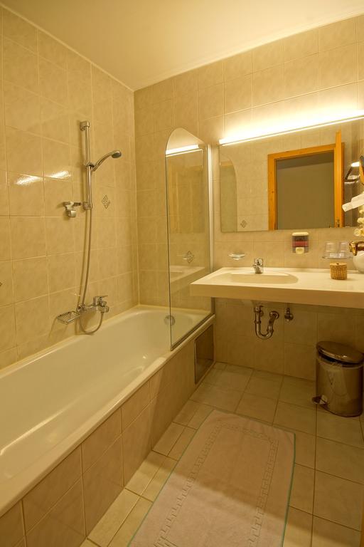 Hotel Restaurant DAS RÖSSL Windischgarsten Zimmer foto